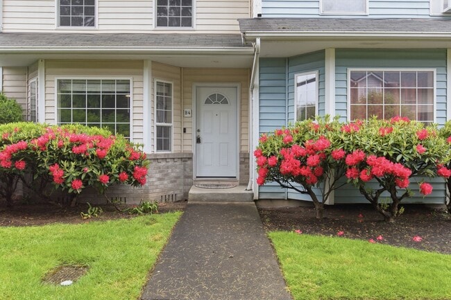 Building Photo - Peaceful Corner Townhome in the Heart of Sumner