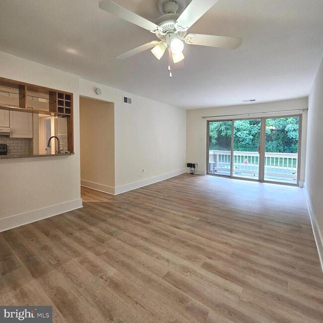 Building Photo - 5821 Royal Ridge Dr