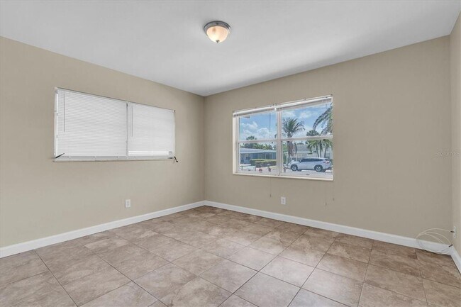 Building Photo - 333 72nd Ave