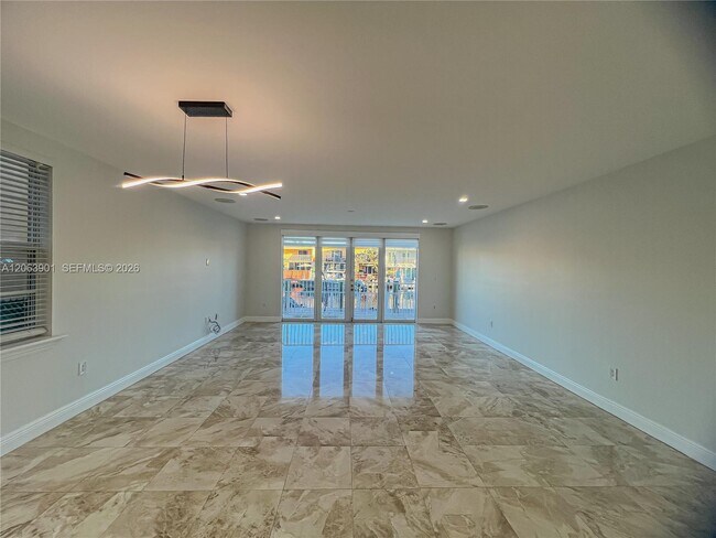 Building Photo - 3850 NE 168th St