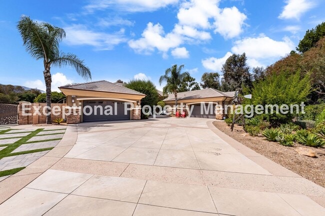 Building Photo - Amazing Executive Estate!