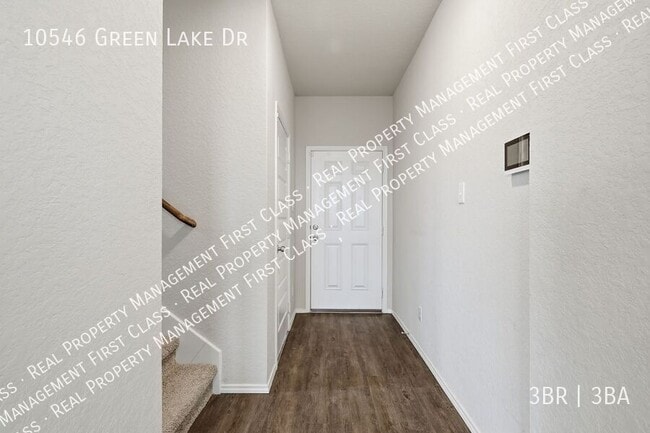 Building Photo - 10546 Grn Lk Dr