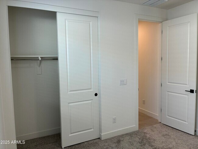 Building Photo - 17778 W Crawfordsville Dr