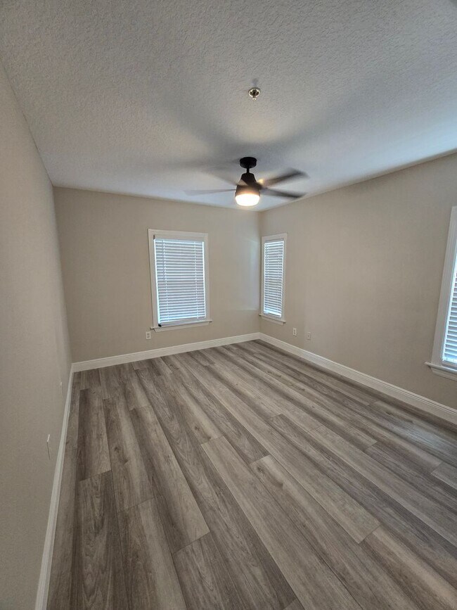 Building Photo - 6578 Swissco Dr
