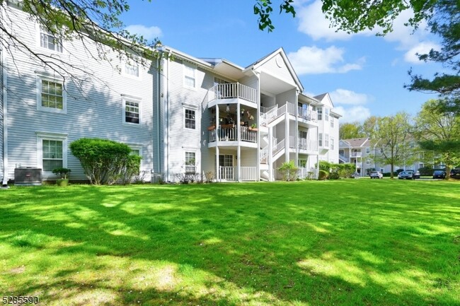 Building Photo - 116 Raintree Ln
