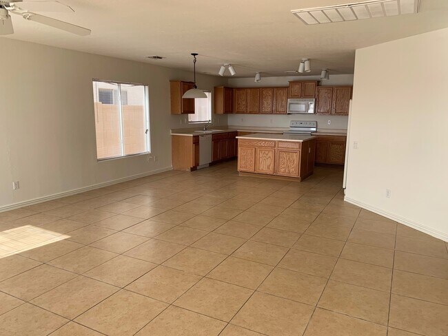 Building Photo - Affordable 5 Bedroom Living in Growing Maricopa