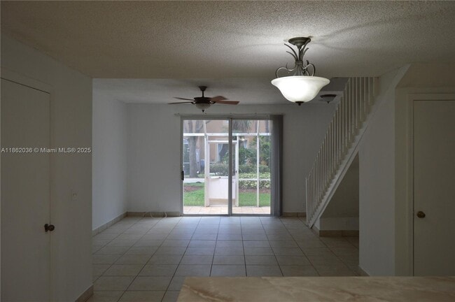 Building Photo - 1527 Veracruz Ln