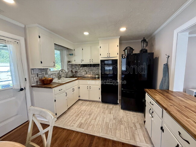 Building Photo - 1312 N 37th St