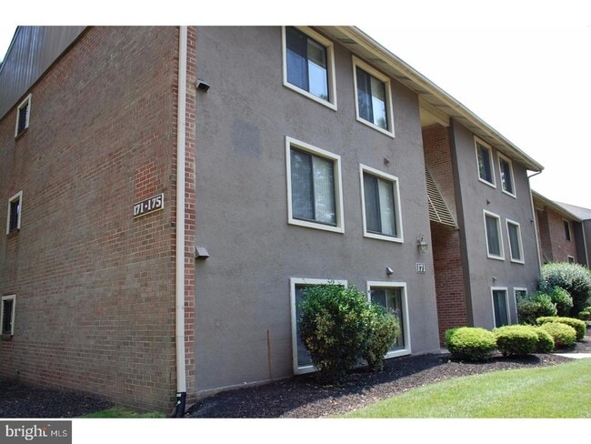 Building Photo - 171 Echelon Rd
