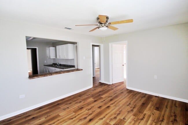 Building Photo - 306 Pullen St