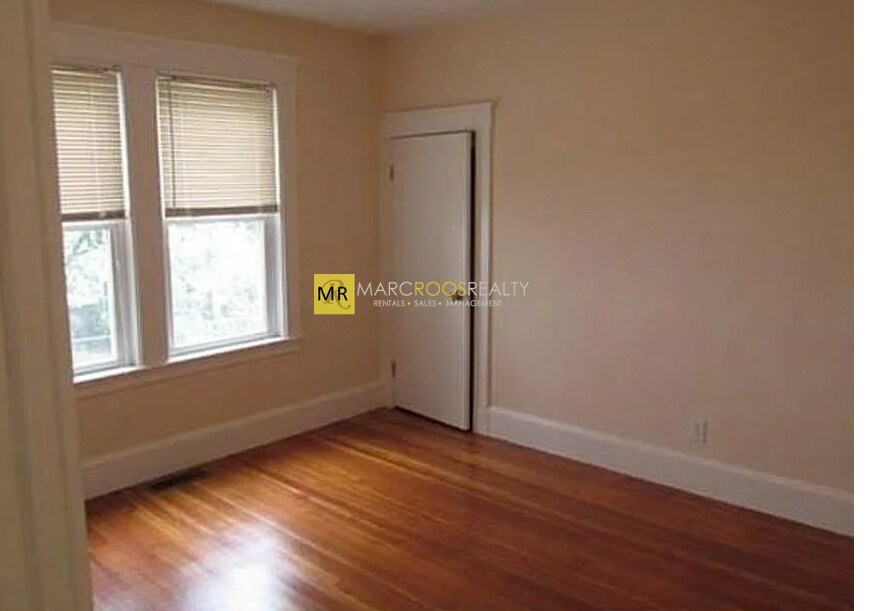 Building Photo - 262 Brown St