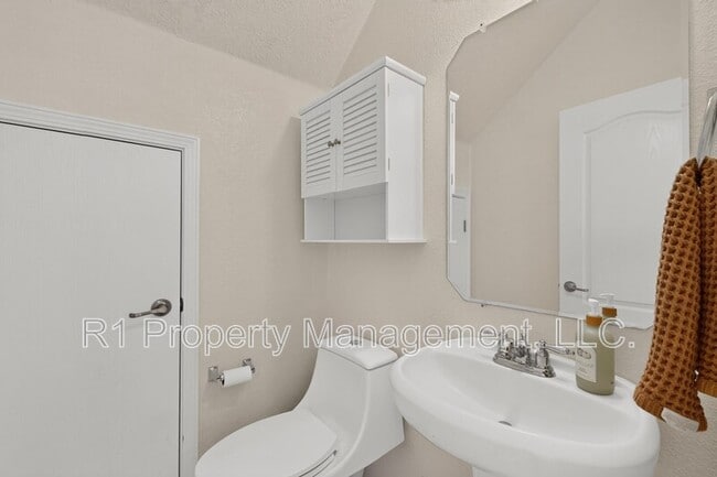Building Photo - 2323 Margarita Dr SE