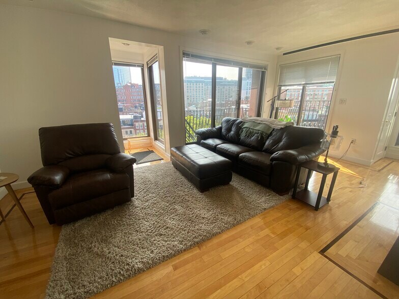 Building Photo - 21 Snow Hill St