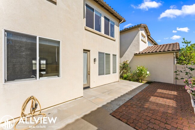 Building Photo - Bright & Spacious 3-Bedroom 2.5 Bath Home in Gated Oak Creek Community