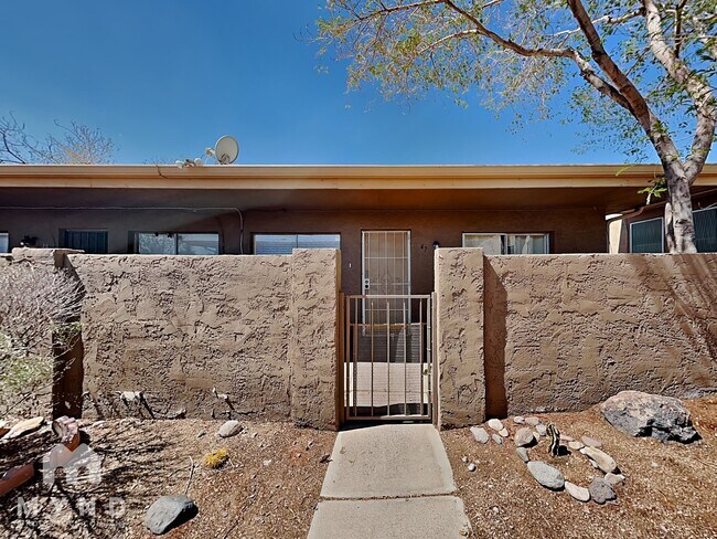 Building Photo - 925 W Peoria Ave