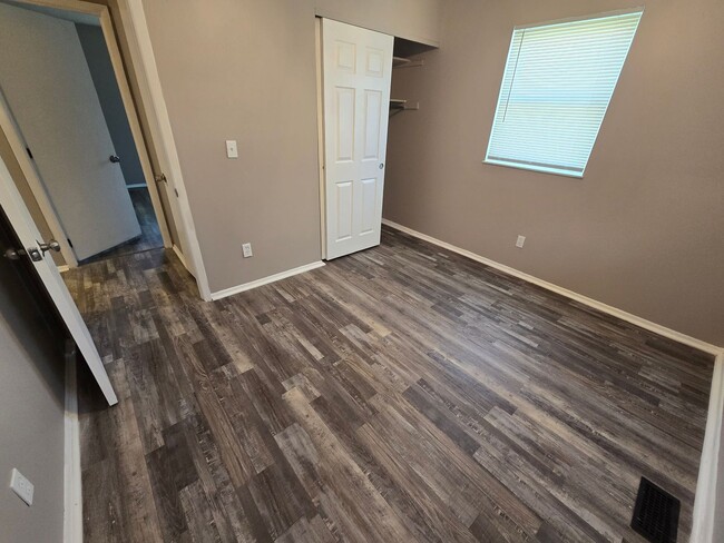 Building Photo - 4 Bedroom House