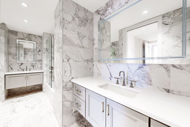 Building Photo - 641 5th Ave