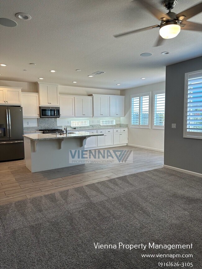 Building Photo - 1347 Larkspur Dr