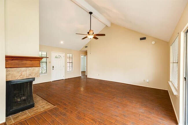 Building Photo - 10506 Green Valley Ln