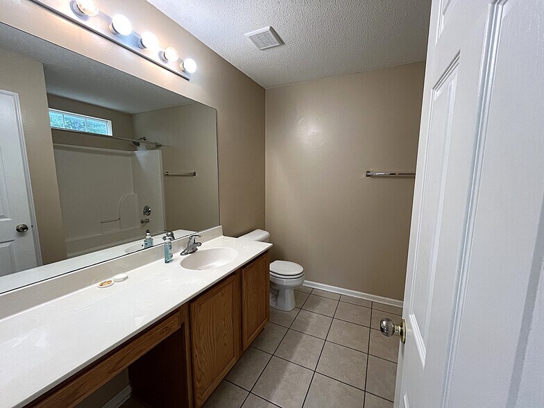 Building Photo - 485 Live Oak Walk