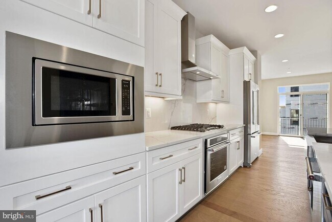 Building Photo - 22958 Clarence Walk Ter