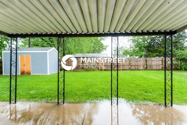 Building Photo - 4 Bedroom Pet-Friendly Home in FLORISSANT,...