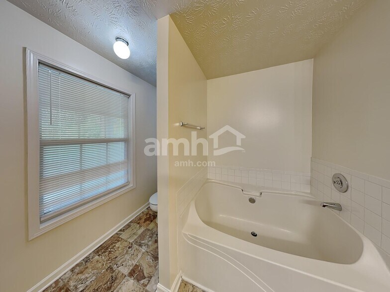 Building Photo - 659 Shadow Lakes Dr