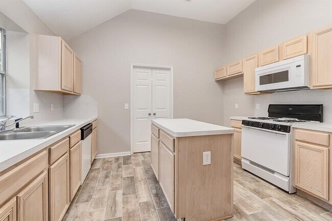 Building Photo - 3026 Silver Spring Trail