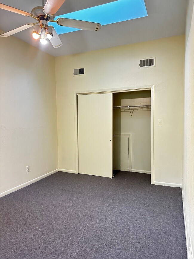 Building Photo - 2 Wynwood Dr