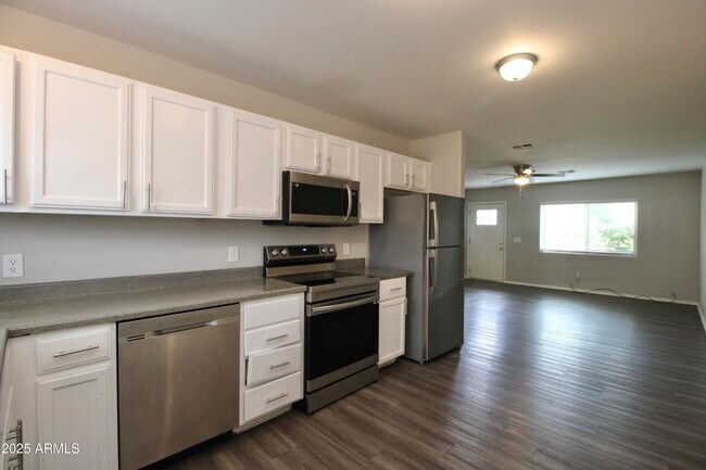 Building Photo - 1732 W Maricopa St