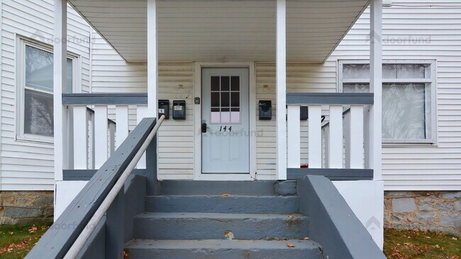 Building Photo - 144 Franklin St