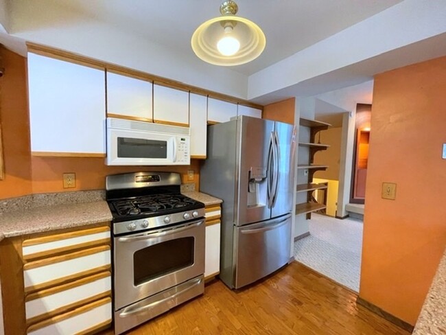 Building Photo - East Anchorage Four Bedroom Home with Bonu...