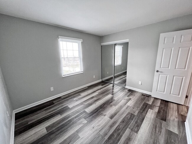 Building Photo - Three Bedroom Townhome in Covington!