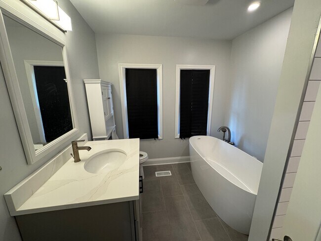 Building Photo - 222 Chesna Dr