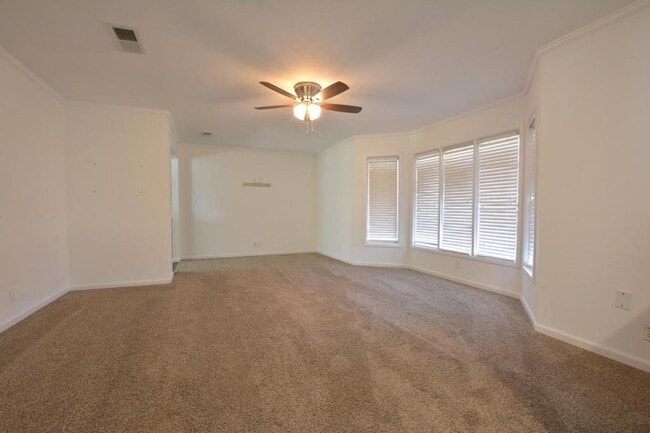 Building Photo - 815 7th St