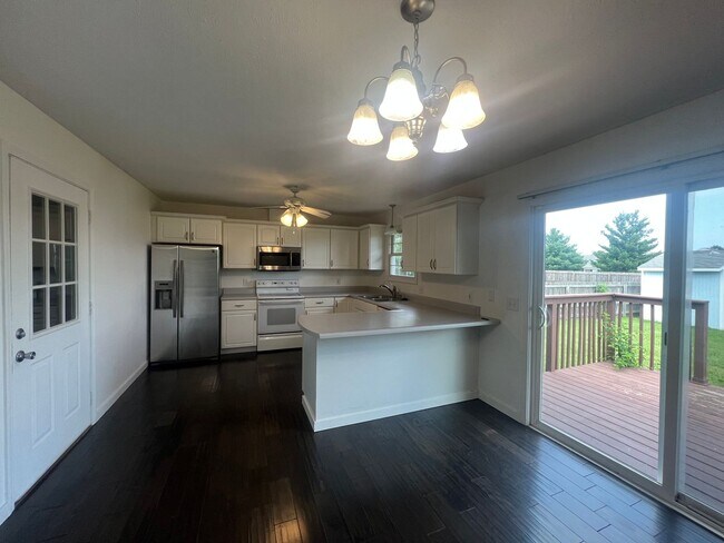 Building Photo - 4 Bedroom 2 Full Bath Chatham!