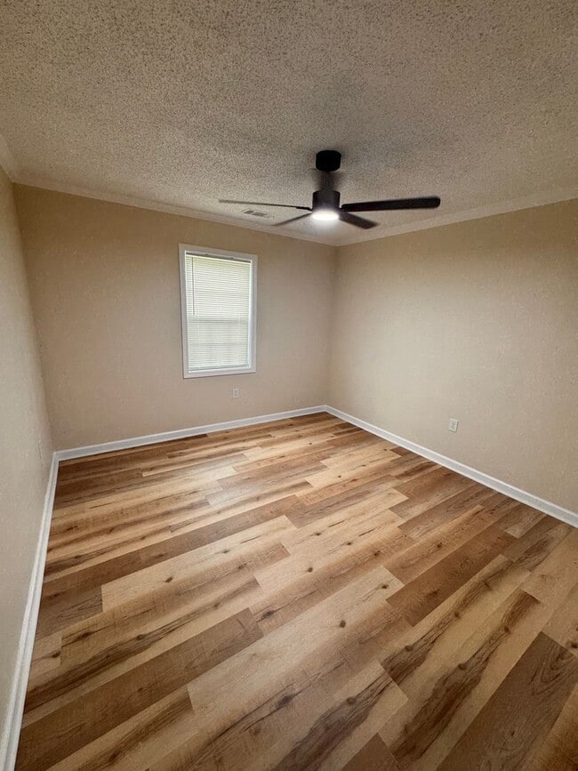 Building Photo - 464 McDilda Dr
