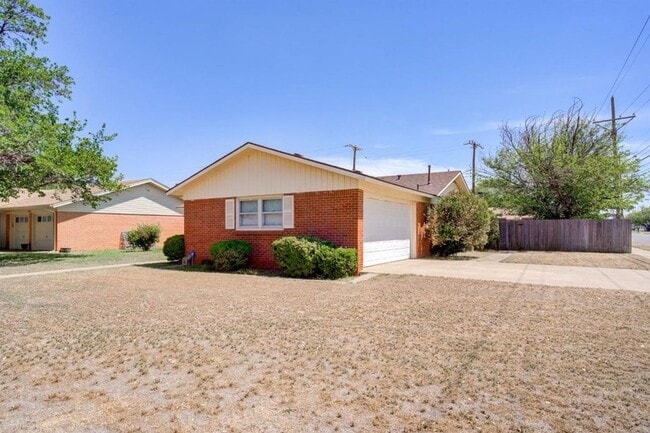 Building Photo - Close to TTU and LCU