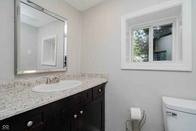 Building Photo - 324 N Tennessee St