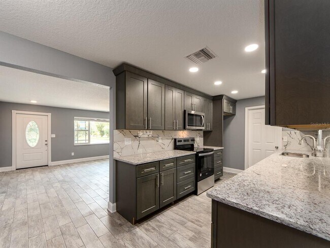 Building Photo - 682 Druid Park Dr W