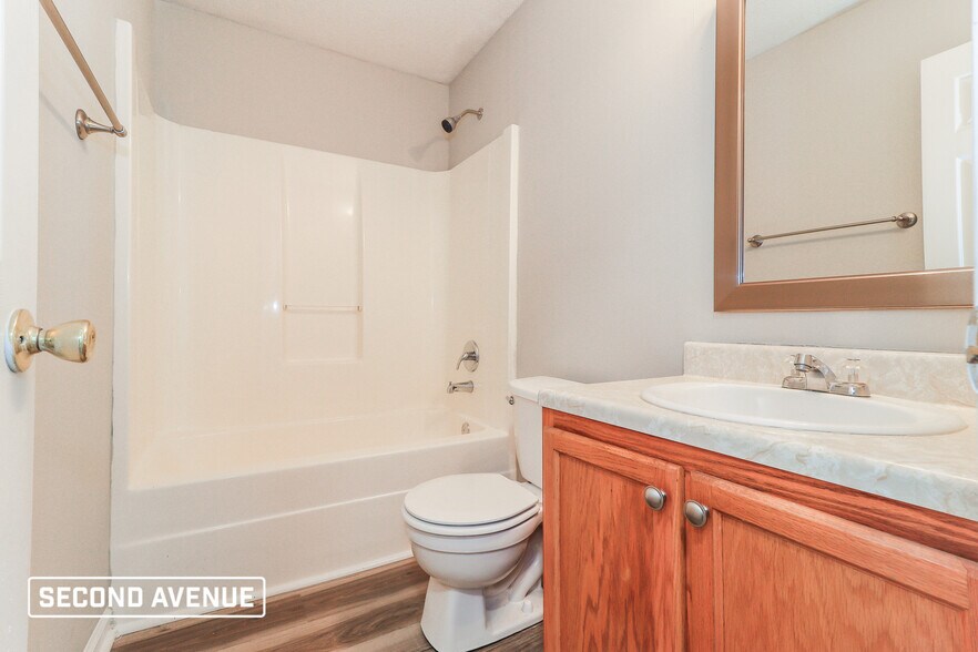 Building Photo - 905 Woodwind Dr
