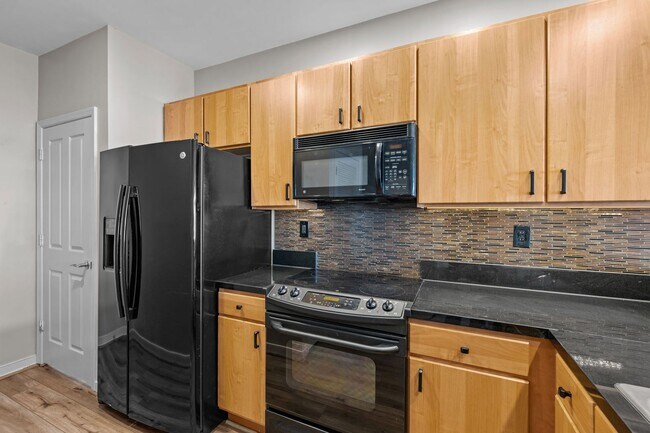 Building Photo - For Rent in Norfolk!