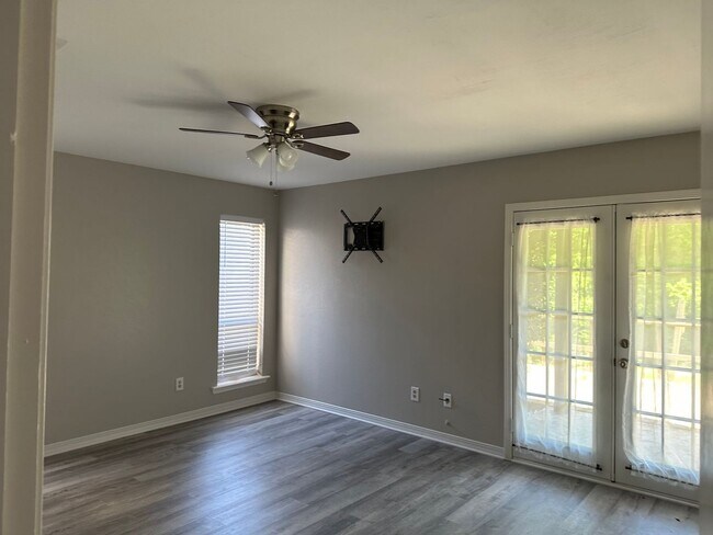 Building Photo - 621-621 Kings Mountain Dr