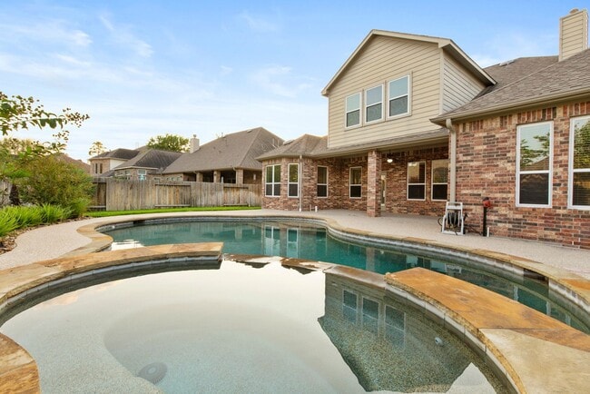 Building Photo - Stunning 4-bed, 4-bath Home in Auburn Lakes community!