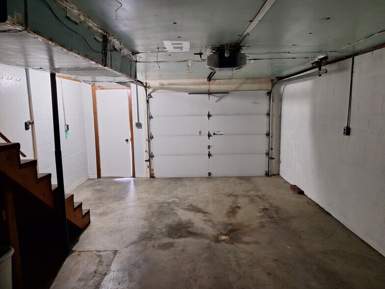 Garage - 220 Central Ave