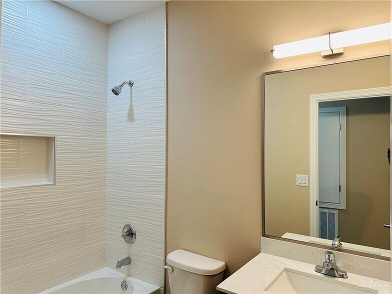 Building Photo - 2918 W Driftwood St