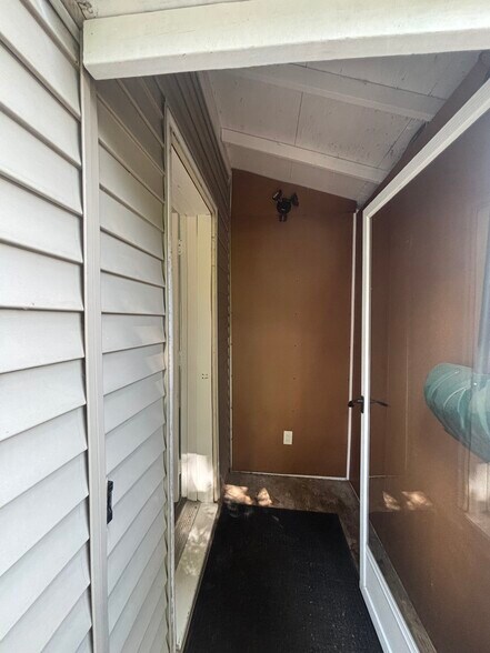 Entry mud room - 130 Grafton Ave