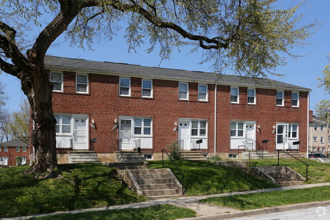 Primary Photo - Westland Gardens Apartments & Townhouses