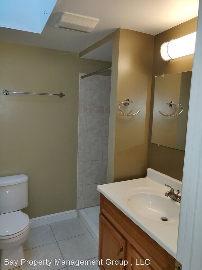 Building Photo - 2 br, 2.5 bath House - 1102 Washington Blvd