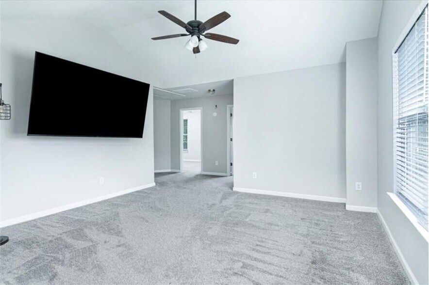 Building Photo - 310 Sugarberry Ln